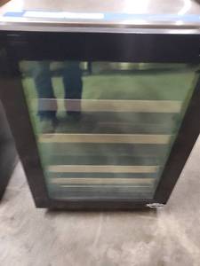 lot 6820 image: U Line Cooler Model Number UUHBV524IG1A