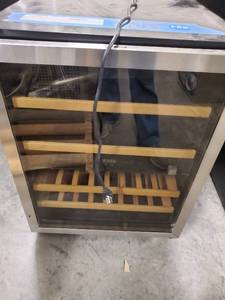 lot 6823 image: Edgestar Cooler Model Number ECWB8420DZ