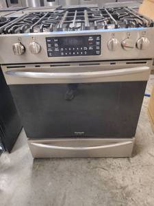 lot 6836 image: Frigidare Stove Model Number Ffggh3047vf (Missing 2 Top Of Burners)