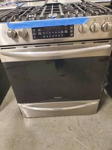 lot 6837 image: Frigidare Stove Model Number FFGGH3047VF