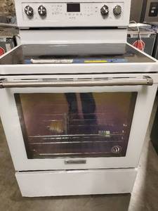 lot 6839 image: Kitchen Aid Stove Model Number KKFEG500EWH