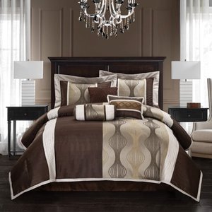 lot 50153 image: Grand Avenue Daniella 7-piece Modern Geometric Comforter Set- Retail$78.48