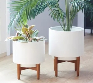 lot 50189 image: OSD 421-36715748-000-000 dwrig White Iron Contemporary Planter ( 05374403623A-0001