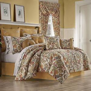 lot 50380 image: Five Queens Court August Queen 4 Piece Comforter Set Bedding
