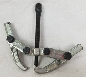 lot 4301 image: Cal-Van Tools 240 Adjustable Puller - 2 Jaw