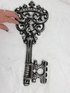 lot 4066 image: Large Metal Wal Decor Key - VERY NEAT Purchased in Mexico