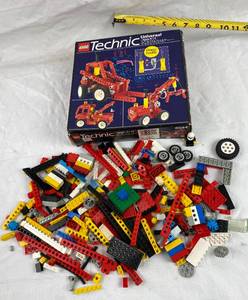 lot 4071 image: LEGOS - Technic&nbsp - See photos for included pieces