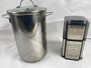 lot 4080 image: Tall Boiling Pot and A Cusinart Grinder - WOW