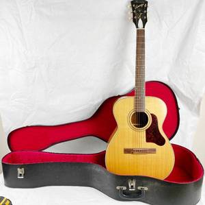 lot 4093 image: Gorgeous Vintage 1970 Acoustic Guitar - HARMONY SOVERIGN - 9310H1203 Made in USA w Case - This is a NICE ONE LIKE NEW F-70-W