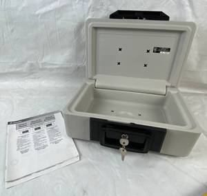 lot 4089 image: SENTRY Fire-Safe Document File M# 1100 w Keys - NICE