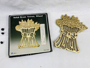 lot 4107 image: Solid Brass Trivet - Wheat Design w original box