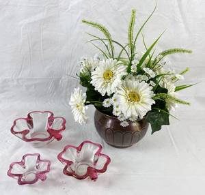 lot 4131 image: Lot of Home Decor and Beautiful Set of 3 Clover Votive Candle Dishes