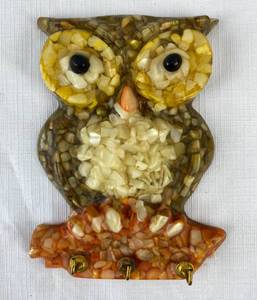 lot 4133 image: Vintage Genuine Mother of Pearl - OWL Wall Hanging w hooks - Made in Tennessee - WOW