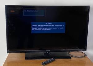 lot 4135 image: Samsung 40 HDMI Flat Screen TV w Remote - M# UN40H5003AF