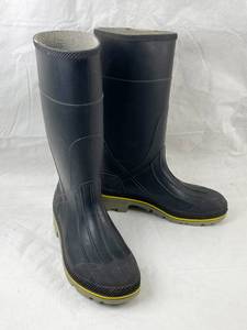 lot 4141 image: Rubber Boots Mens Size 11 - Great Condition