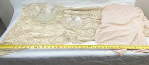 lot 4142 image: Beautiful Crochet Table Cloth w Underskirt and Vintage Glass Bowls
