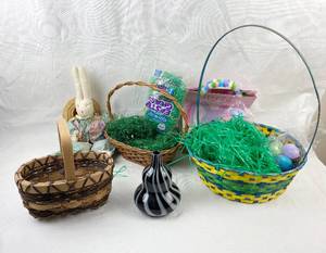 lot 4153 image: Lot of Easter Basket Items and Beautiful Hand Blown Glass Vase