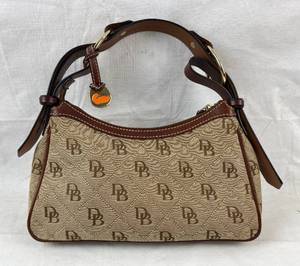 lot 4156 image: Authentic Dooney and Bourke Purse, Leather Straps and Tagged with Serial Number Inside - See Photos
