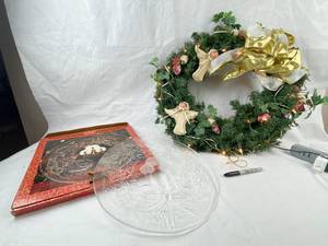 lot 4161 image: Lighted Christmas Wreath and Collectors Glass Plate