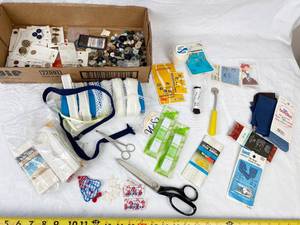 lot 4178 image: Lot of Awesome Sewing Tools, Notions and BUTTONS Many are VINTAGE