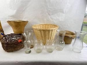 lot 4187 image: Great Lot of Decorative Baskets and Glass Vases - Note Floral Shops are having a hard time stocking these