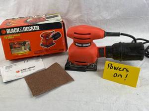 lot 4197 image: Black and Decker Electric 14 Sheet Finishing Sander w Dust Collector woriginal box and papers - Tested and Powers on