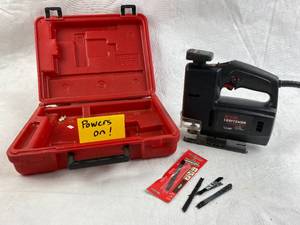 lot 4199 image: Craftsman Scroller Saw M# 315.172070 Variable Speed 58 Stroke - W Case and Original Papers - Tested and Powers on