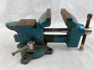 lot 4210 image: Nice Blue Vise 3.5 Grip and A Swivel Base