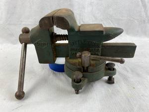 lot 4211 image: Green Vintage Vise 3.5 Grip and A Swivel Base No. 112 - LITTCO - Littlestown, PA.
