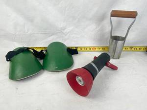 lot 4239 image: Hose Power Blaster - Knee Pads - Bulb Planter