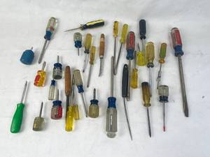 lot 4245 image: Huge Screwdriver Lot