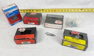 lot 4256 image: Big Lot of Screws