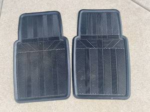 lot 4313 image: Kraco Rubber Floor Mats - 39