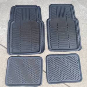 lot 4315 image: Set of 4 Rubber Floor Mats