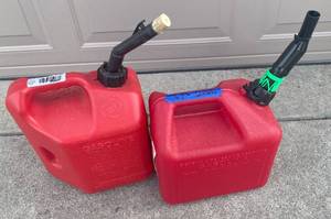 lot 4310 image: Lot of 2 Gas Cans