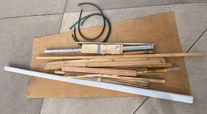 lot 4332 image: Lot of Wood - Wood Dowel Rods & Misc
