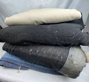 lot 4342 image: Lot of Moving Blankets