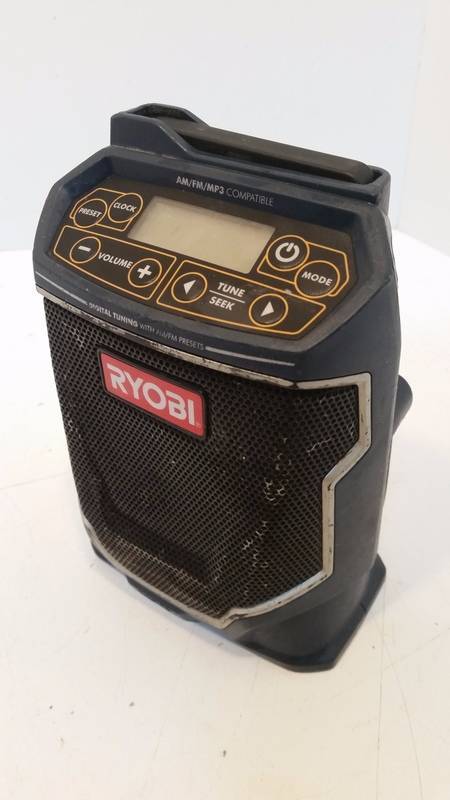 lot 5876 image: Ryobi AMFMMP3 portable speaker