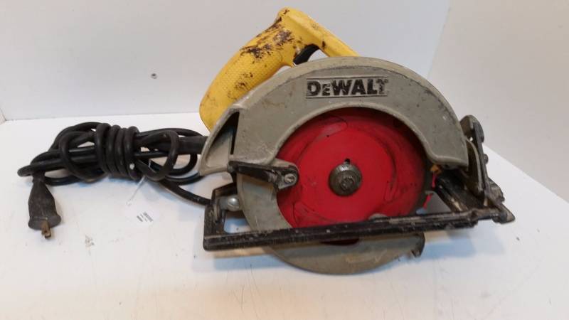 lot 4316 image: Dewalt Circular Saw