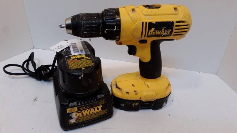 lot 5930 image: Dewalt Driver Drill