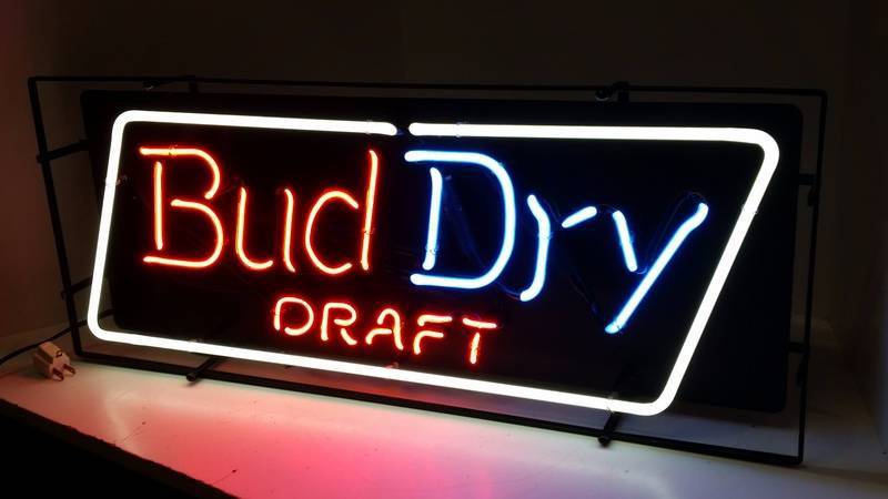 lot 5940 image: Bud Bar Sign