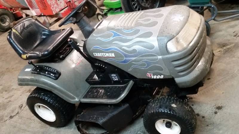 lot 3302 image: Craftsman LT 1000