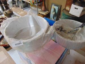 lot 1554 image: Fryer Pan and strainer - 8 Deep - for your turkey fryer stand
