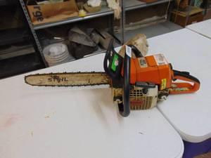 lot 1656 image: Stihl 025 Chainsaw - Good comression