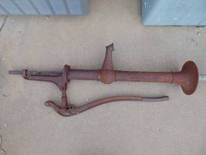 lot 1699 image: Water pump