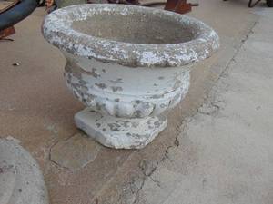 lot 1702 image: Concrete Bird Bath   - Dcor 