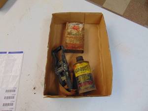 lot 1709 image: Vintage Oil Can Mobil Cloth Can