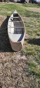 lot 1828 image: 17 Foot Aluma Craft Square Stern Canoe