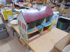 lot 1728 image: Metal Doll House