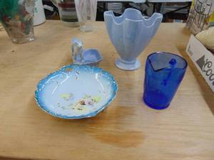 lot 1732 image: Blue Dcor Pieces